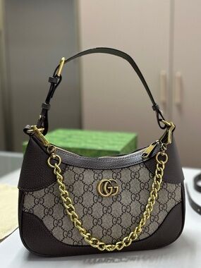 Gucci GG Supreme hobo bag in beige/brown